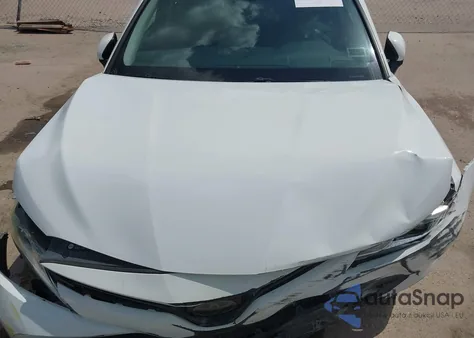 2018 Toyota Camry Le z USA, uszkodzony, nr VIN 4T1B11HK2JU085804